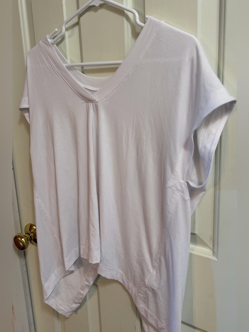 Athleta Hi-Low Asymmetrical V-Neck White Short Sleeve Athletic Top | M - Picture 4 of 12